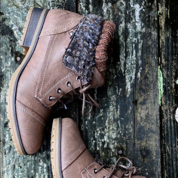 🆕 Sweater Knit Fold Over Cuff Lace Up Booties! - Picture 2 of 4