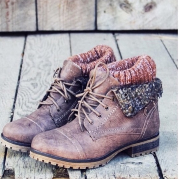 🆕 Sweater Knit Fold Over Cuff Lace Up Booties! - Picture 3 of 4