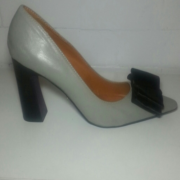 Mojo Moxy Pumps NWOT