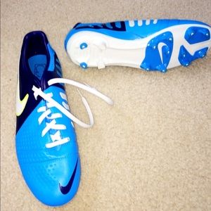 NWOT Nike Cleats! BOGO Cheaper item is free.