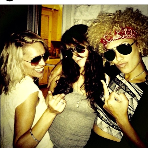 Meet Your Posher - Picture 2 of 4