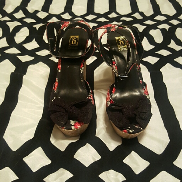 Decree Floral Pattern Heels - Picture 2 of 4