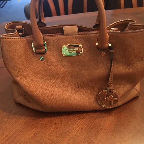 Michael Kors Handbags - Micheal Kors Authentic Hamilton purse 💕💕