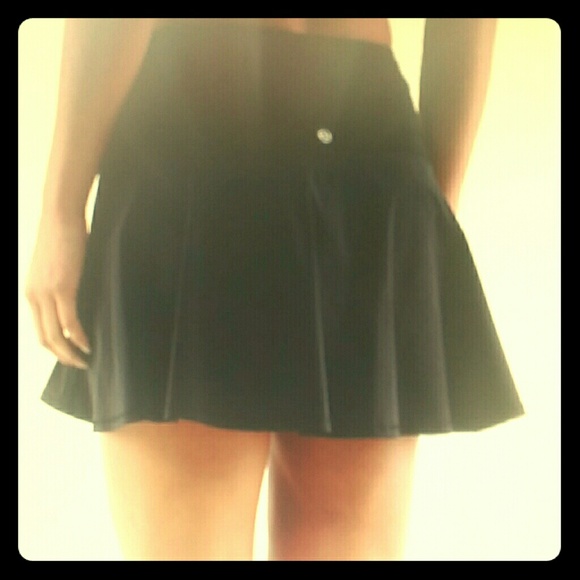 LULULEMON black skirt
