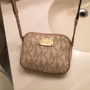 Michael kors cross body
