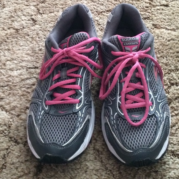 Saucony oasis athletic shoes. Size 9