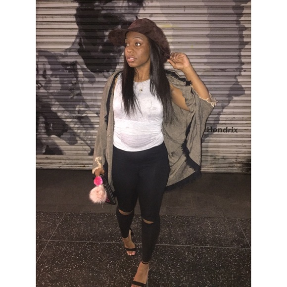 Meet your Posh Ambassador 🥂💕 - Picture 5 of 7