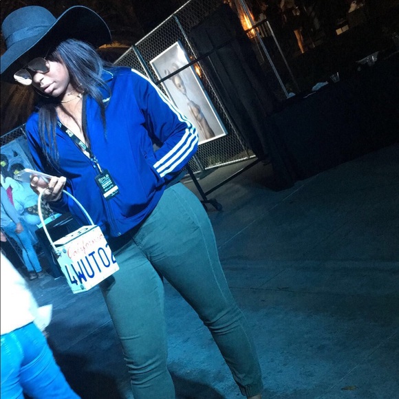 Meet your Posh Ambassador 🥂💕 - Picture 4 of 7