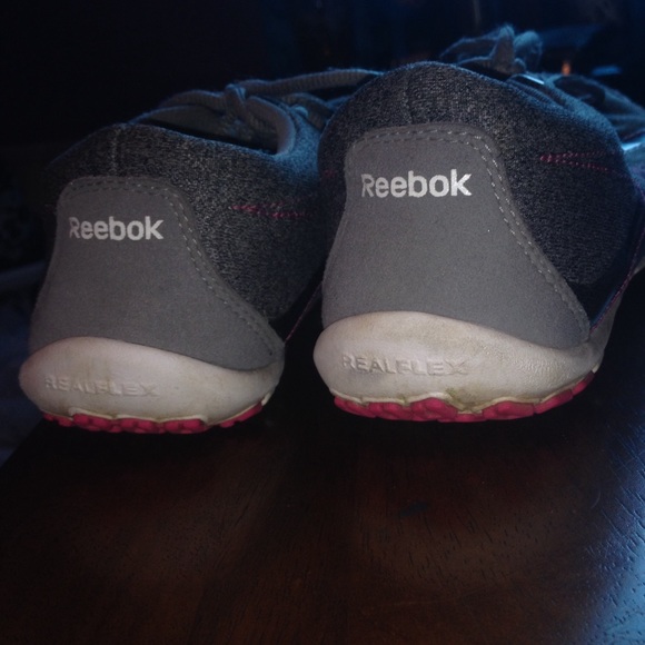 Gray Reebok shoes - Picture 2 of 4