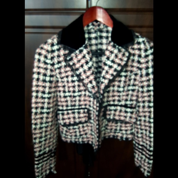 Gorgeous jacket with beautiful detail.