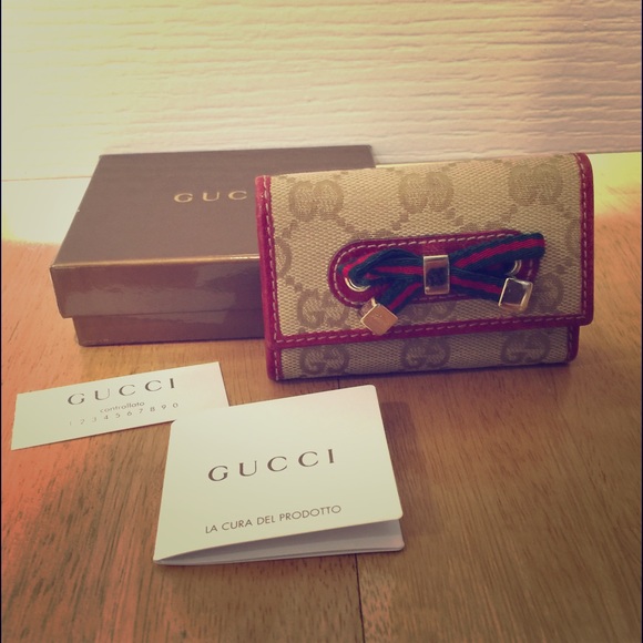 Gucci wallet style keychain