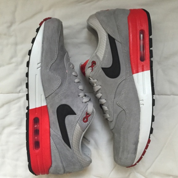 NIKE Air Max 1