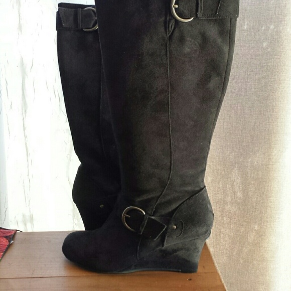 Suede wedge boots