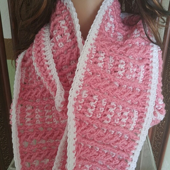 Pink and white infinity scarf - Picture 2 of 2