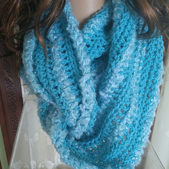 Turquoise infinity scarf - Picture 2 of 2