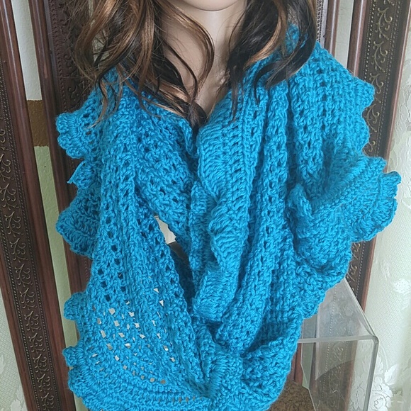 Turquoise infinity scarf - Picture 2 of 4
