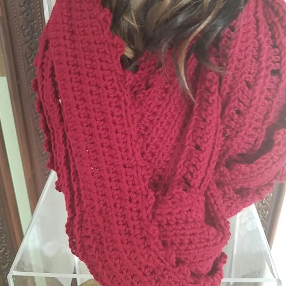 Burgundy infinity scarf - Picture 2 of 2