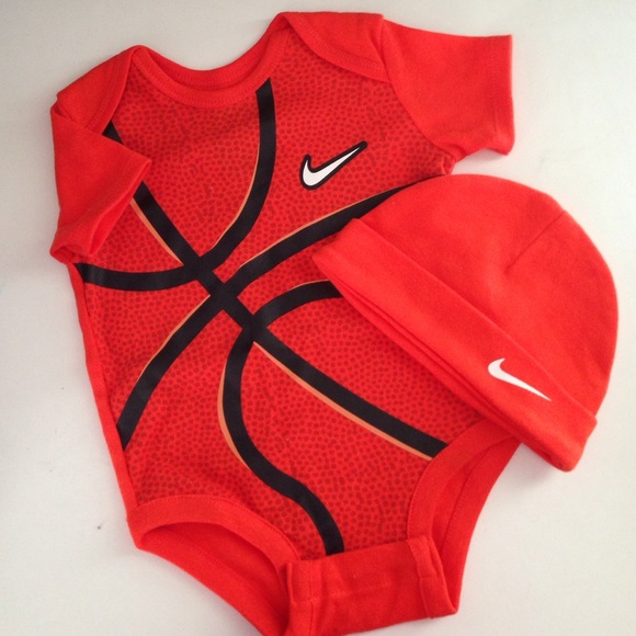 Nike Onsie / hat set