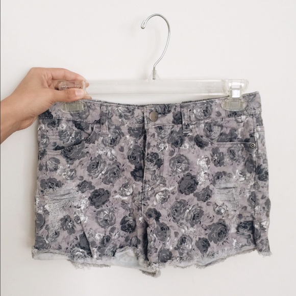 Gray Floral Print Shorts - Picture 1 of 3