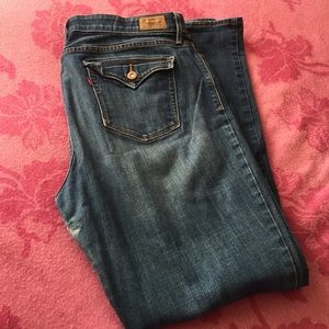 💕 Levi 525 straight leg jeans💕