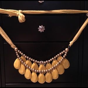 Adjustable length yellow statement necklace