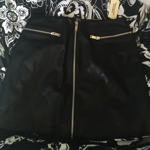 leather skirt