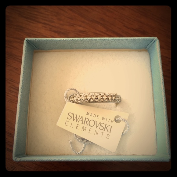Gorgeous Swarovski crystal cubic zirconia ring