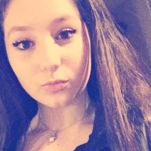 Meet your Posher, Dina