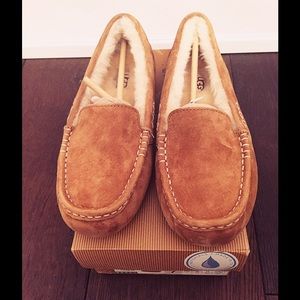 Ugg Australia 3312 Women's Sheepskin Suede Slipper