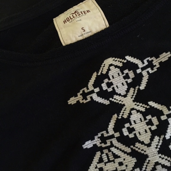 Hollister Aztec Print Crewneck Sweater - Picture 2 of 3