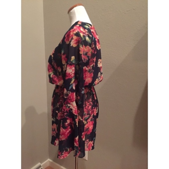 🌟HP🌟Beautiful Flowered Romper - Picture 2 of 3