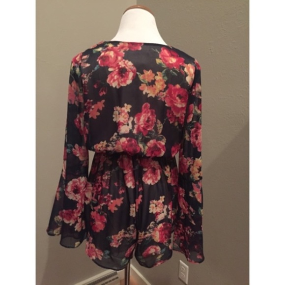 🌟HP🌟Beautiful Flowered Romper - Picture 3 of 3