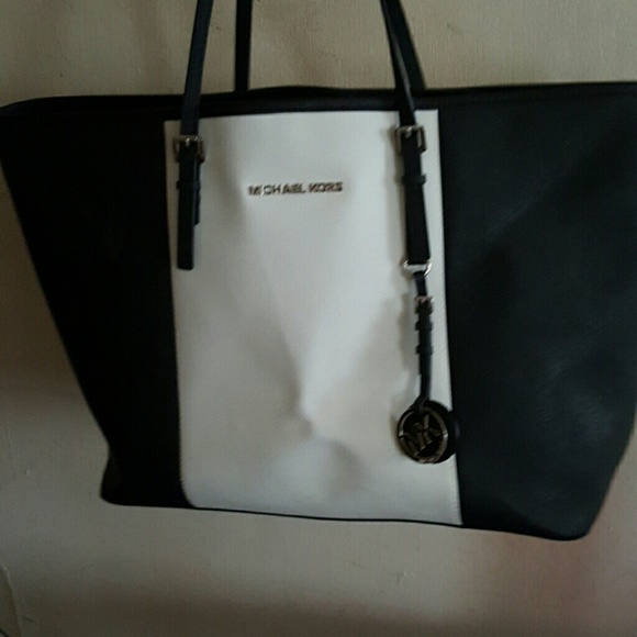 Authentic Michael Kors Jet Set Travel