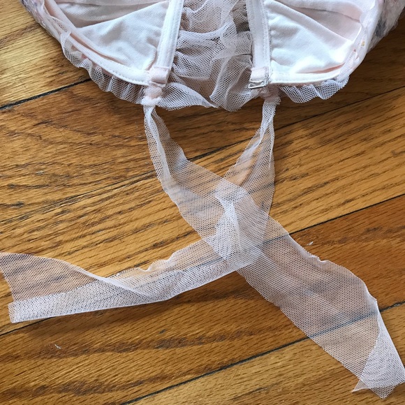 VS Darling Sequin FloralBow Bralette! - Picture 5 of 6