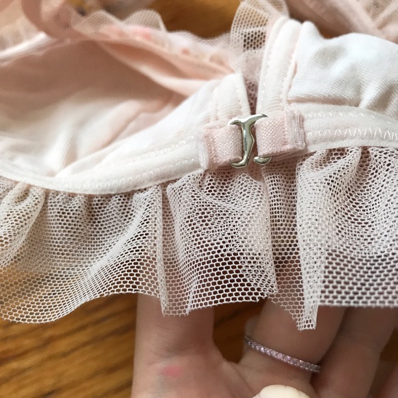 VS Darling Sequin FloralBow Bralette! - Picture 6 of 6