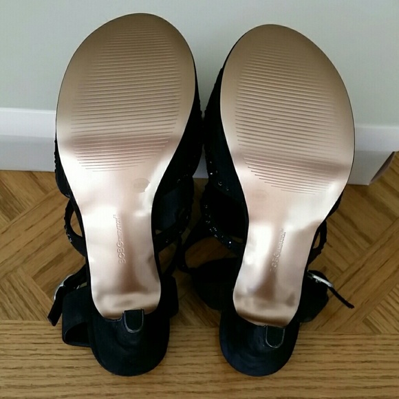 **SOLD**New BCBG black strappy platform heels - Picture 3 of 4