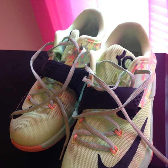 2015 Easter KD's. Size 7(youth)