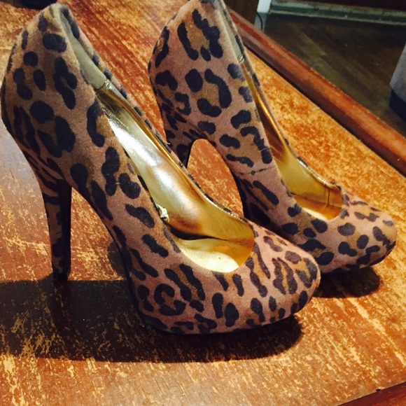 Beautiful Size 6 animal  print heels - Picture 1 of 3