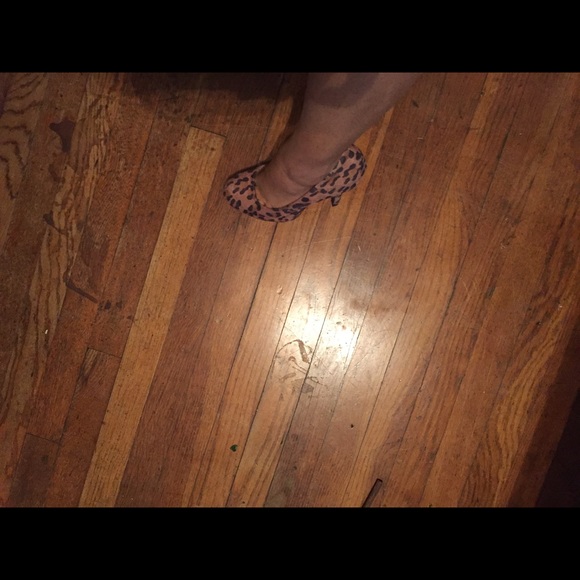 Beautiful Size 6 animal  print heels - Picture 3 of 3