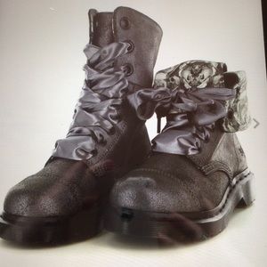 Dr. Martens Aimilie Pewter Silver  Boots 7 New