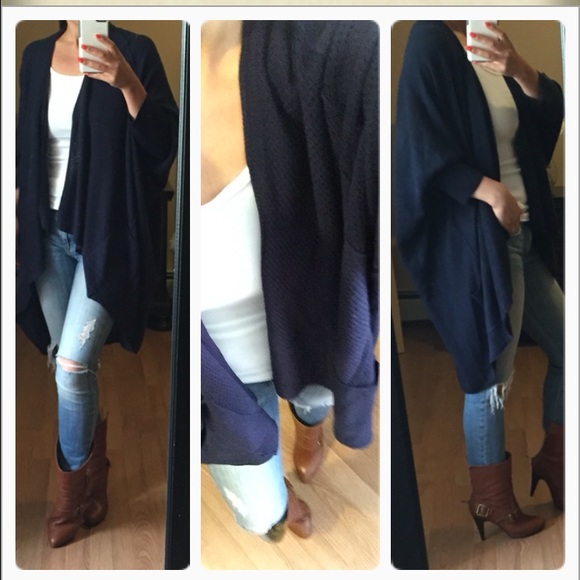 HP 9/18๐Buyers fave ๐Navy loose cardi ๐ - Picture 2 of 3