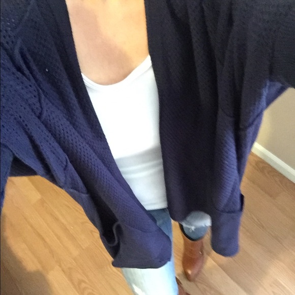 HP 9/18๐Buyers fave ๐Navy loose cardi ๐ - Picture 3 of 3