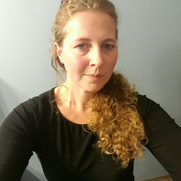 Meet your Posher, Tana - Picture 2 of 2