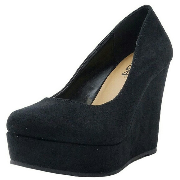Black wedges