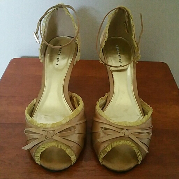 Matching 👛👡 Gold Purse & Sandals - Picture 2 of 4