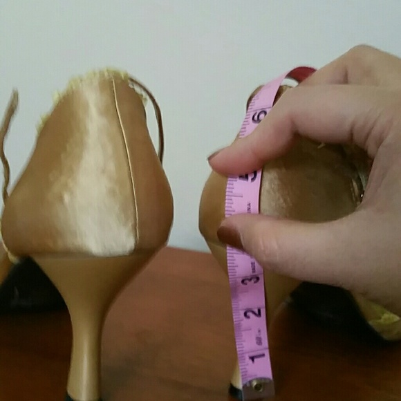 Matching 👛👡 Gold Purse & Sandals - Picture 3 of 4