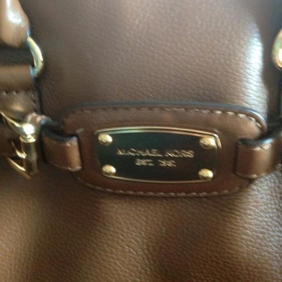 Authentic MK large Hamilton tote - Picture 2 of 4