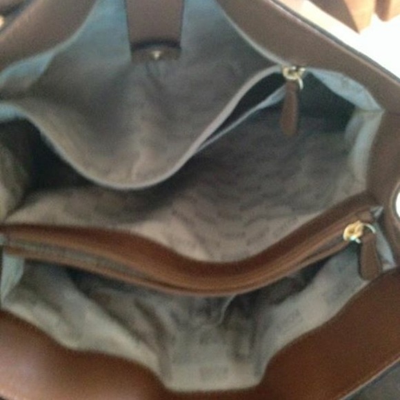 Authentic MK large Hamilton tote - Picture 3 of 4