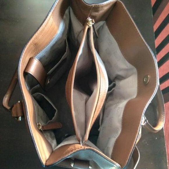 Authentic MK large Hamilton tote - Picture 4 of 4