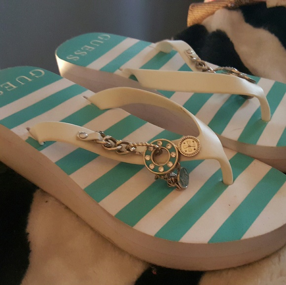 Guess flip flops